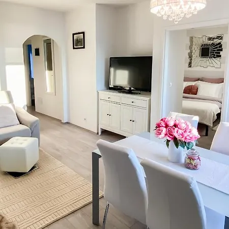 아파트 Homey With A View *