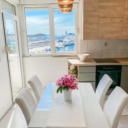 Homey With A View Apartment