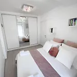 Apartman Homey With A View